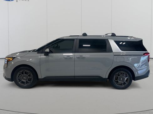 Used 2025 Kia Carnival EX FWD image 8