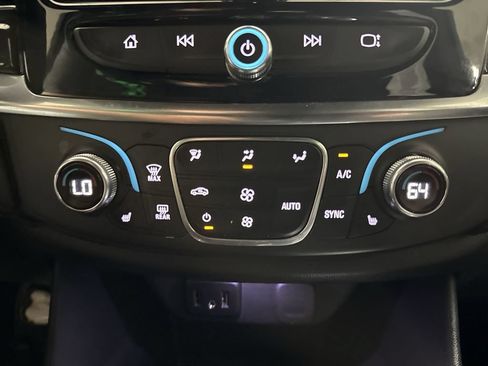 Used 2022 Chevrolet Traverse LT AWD/4WD image 16