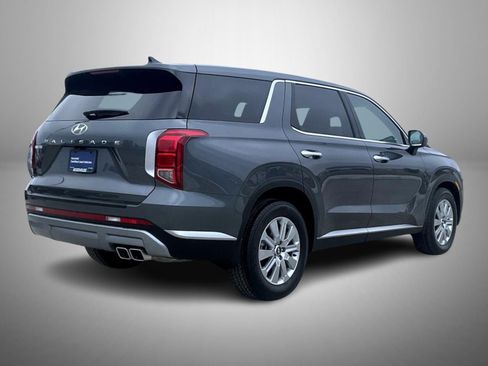 Certified 2025 Hyundai Palisade SE image 5