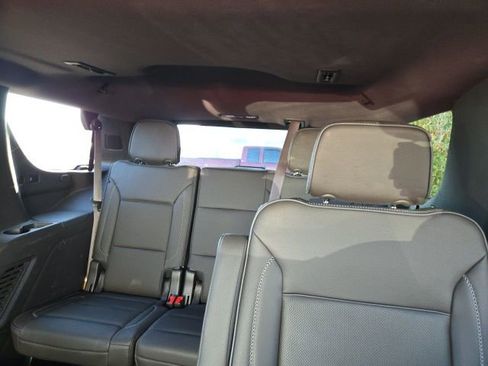 Used 2022 GMC Yukon Denali w/ Denali Premium Package image 14