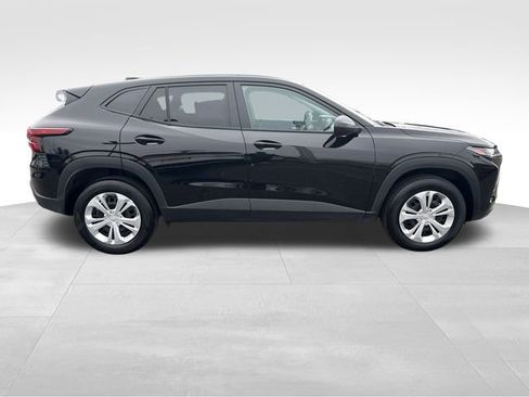 Used 2025 Chevrolet Trax LS image 8