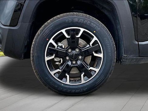 Used 2023 Jeep Renegade Latitude AWD/4WD image 9