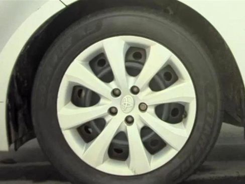 Used 2021 Toyota Corolla LE FWD image 3