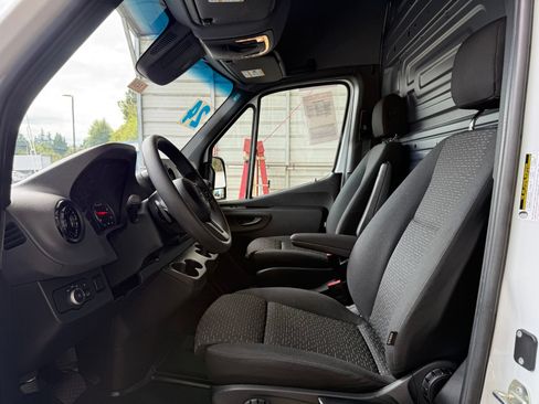 Used 2024 Mercedes-Benz Sprinter 2500 image 13