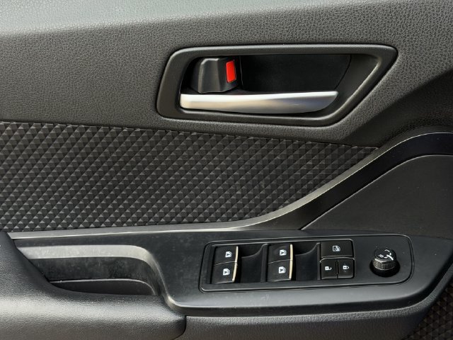 Used 2018 Toyota C-HR XLE FWD image 23