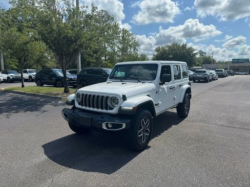 Used 2025 Jeep Wrangler Unlimited Sahara AWD/4WD image 1