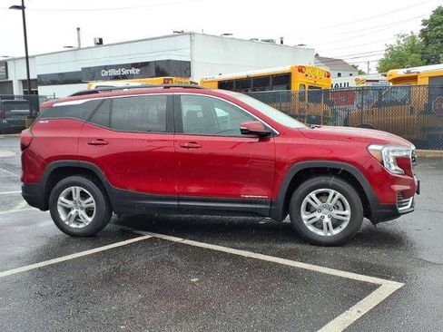Used 2023 GMC Terrain SLE w/ Driver Convenience Package AWD/4WD image 4