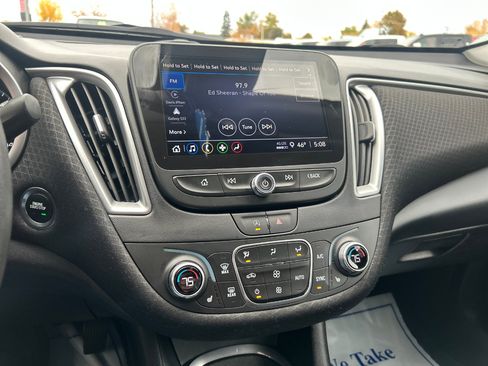 Used 2025 Chevrolet Malibu LT image 10