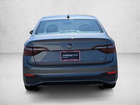 Used 2024 Volkswagen Jetta SE image 7