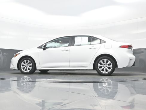 Used 2024 Toyota Corolla LE image 27