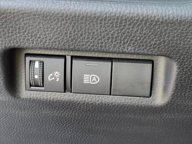 Used 2021 Toyota RAV4 XLE FWD image 13