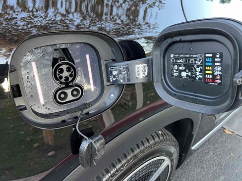 Used 2023 Mercedes-Benz EQE 350+ 4MATIC SUV w/ Exclusive Trim Package image 10