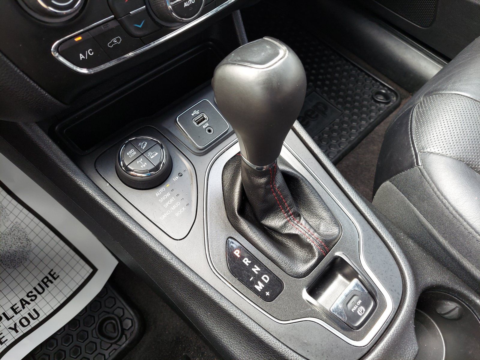 Used 2019 Jeep Cherokee Trailhawk AWD/4WD image 19