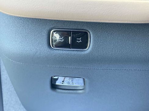 New 2025 Lincoln Navigator L Black Label image 32