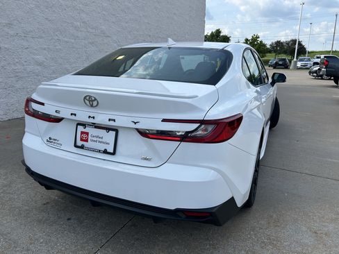Used 2025 Toyota Camry SE FWD image 6