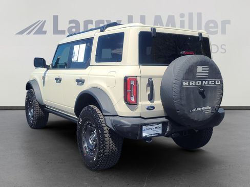 Used 2025 Ford Bronco Badlands image 3