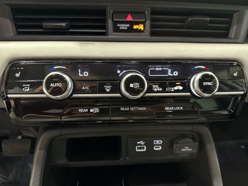 Used 2025 Honda Pilot Touring image 16