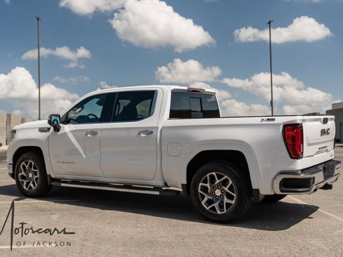 Used 2022 GMC Sierra 1500 SLT w/ SLT Premium Plus Package AWD/4WD image 39
