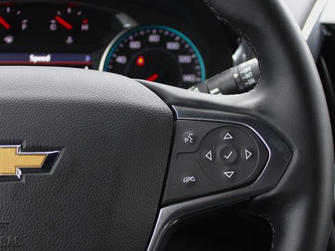 Used 2023 Chevrolet Traverse LT image 24