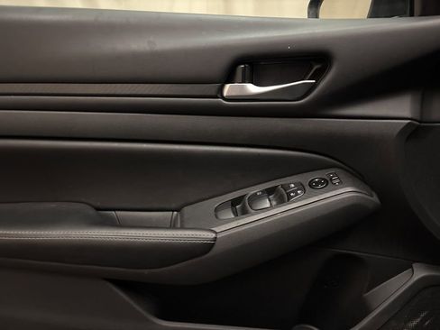 Used 2024 Nissan Altima 2.5 SV image 10