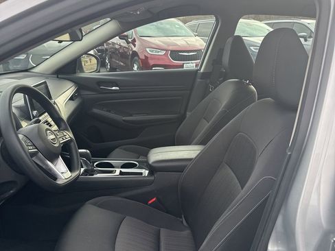 Used 2024 Nissan Altima 2.5 SV image 10