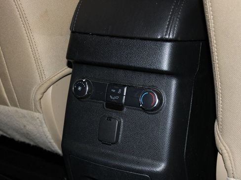 Used 2016 Ford Explorer XLT w/ Equipment Group 201A FWD image 34