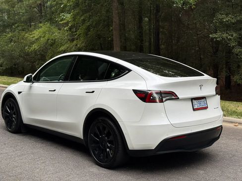 Used 2022 Tesla Model Y Long Range AWD/4WD image 5