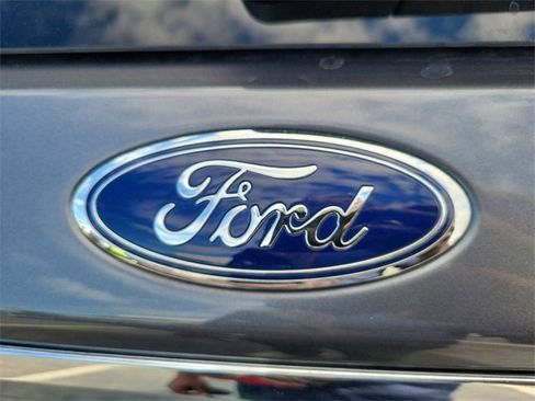 Certified 2022 Ford Explorer Limited w/ Equipment Group 301A image 5