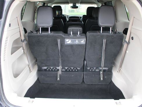 Used 2017 Chrysler Pacifica Touring-L Plus w/ Tire & Wheel Group image 46