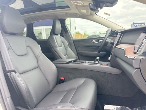 Used 2024 Volvo XC60 B5 Plus w/ Protection Package Premier image 27
