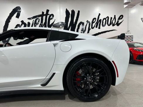 Used 2015 Chevrolet Corvette Z06 w/ 2LZ Preferred Equipment Group image 6