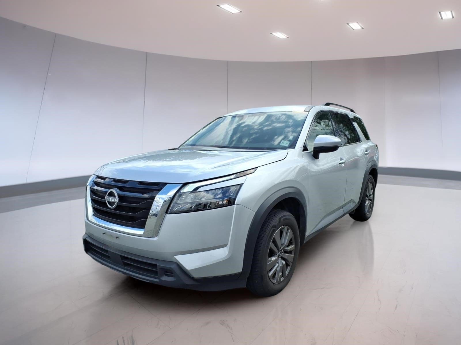 Used 2025 Nissan Pathfinder SV AWD/4WD image 2