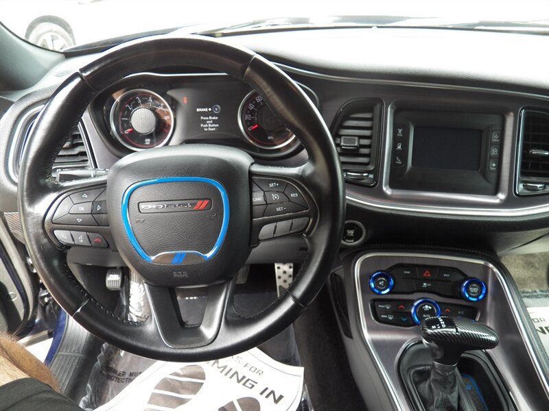 Used 2016 Dodge Challenger SXT RWD image 13