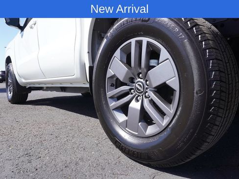 Certified 2025 Nissan Frontier SV w/ Tow Package RWD image 6