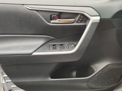 Used 2021 Toyota RAV4 XLE Premium image 27