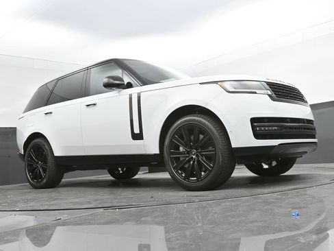 New 2025 Land Rover Range Rover SE image 31
