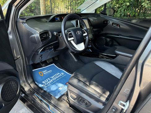Used 2019 Toyota Prius Prime Advanced w/ Carpet Mat Package FWD image 10