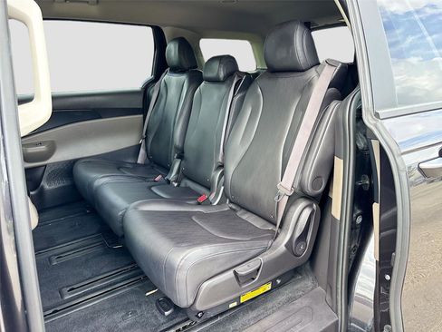 Used 2025 Kia Carnival FWD image 24