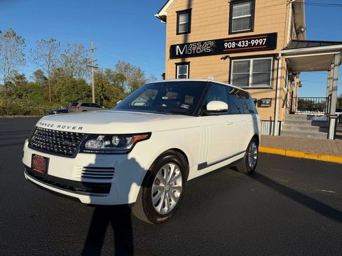 Used 2017 Land Rover Range Rover HSE AWD/4WD image 2