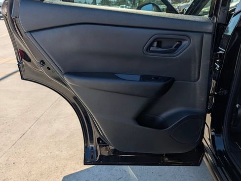 Used 2024 Nissan Rogue S FWD image 14
