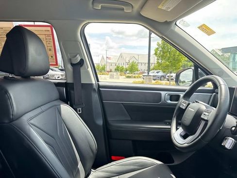 Used 2025 Hyundai Santa Fe SEL FWD image 15