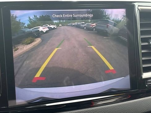 Used 2024 Chrysler Pacifica Touring-L FWD image 33