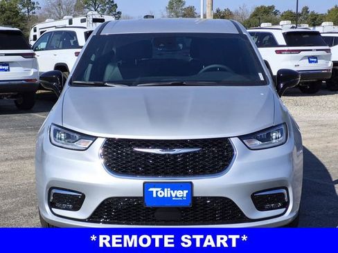 New 2026 Chrysler Pacifica Select image 3