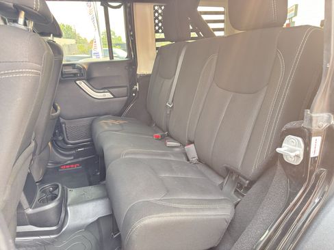 Used 2014 Jeep Wrangler Unlimited Rubicon AWD/4WD image 16