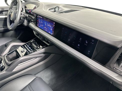Certified 2025 Porsche Cayenne S AWD/4WD image 29