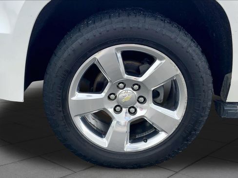 Used 2017 Chevrolet Suburban Premier RWD image 11