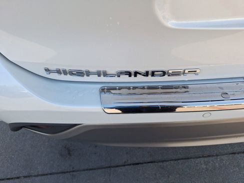 Used 2020 Toyota Highlander Platinum image 13