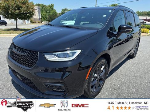 Used 2026 Chrysler Pacifica Select w/ S Appearance Package FWD image 1