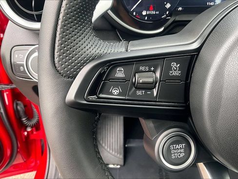Used 2025 Alfa Romeo Giulia AWD w/ Driving Assist Package image 8
