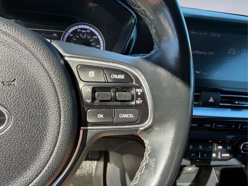 Used 2021 Kia Niro LXS FWD image 29